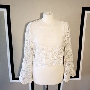 Wht lace long sleeved crop